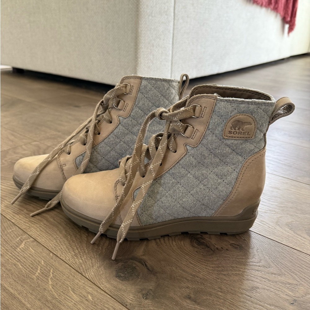 Sorel Quilted heel Boots size 9